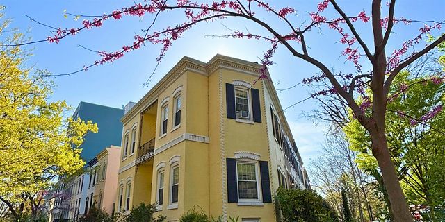 Sketch the Biennial: Guided Art Walk | The River Inn
