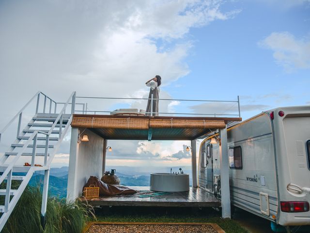 Glamping รถบ้านสุดปังบนดอยแม่มอญ