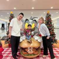 兩米高巨型Tom & Jerry漢堡包