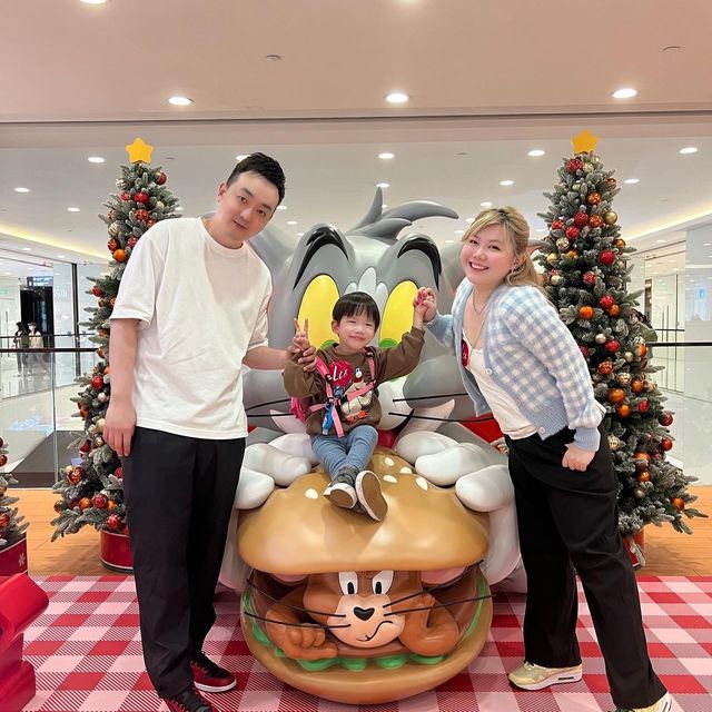 兩米高巨型Tom & Jerry漢堡包