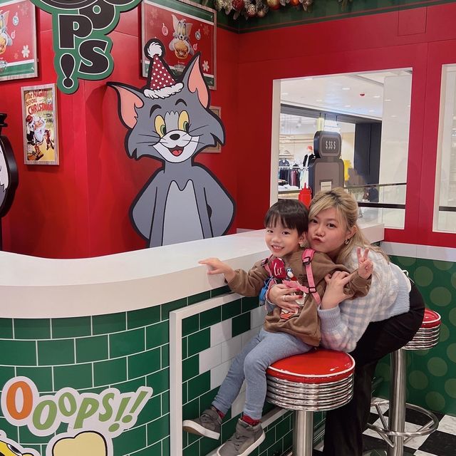 兩米高巨型Tom & Jerry漢堡包