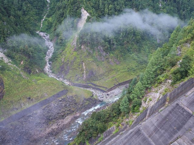 搭乘關電隧道電氣巴士前往黑部水庫囉~ 搭乘關電隧道電氣巴士前往黑部水庫囉~