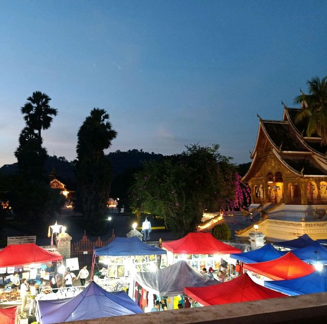 เดินเที่ยวตลาดมืด หลวงพระบาง