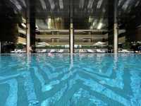 Turqoise infinity pool