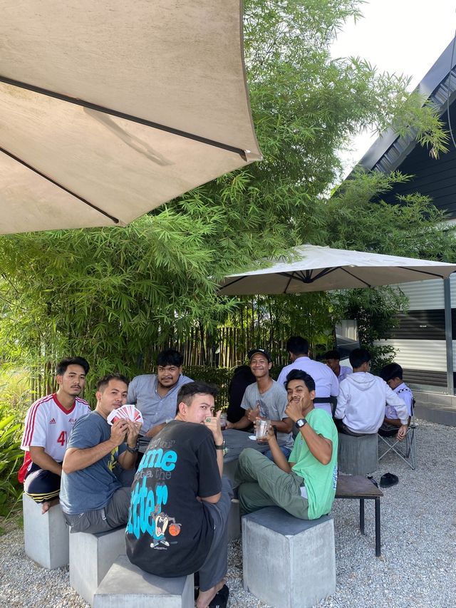 yee slowbar คาเฟ่ชิลเมืองยี่งอ