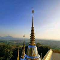 นมัสการหลวงพ่อองค์ขาวใหญ่ที่สุดในประเทศไทย