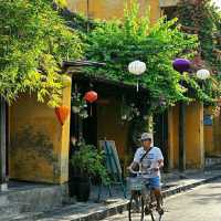 The yellow, ancient city of Hoi An