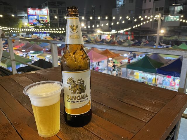 バンコク　タノンスクンビット71通りにあるナイトマーケットで飲んだくれ🍻✨