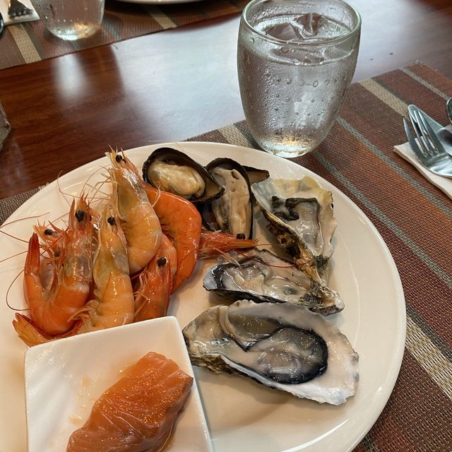 Buffet at The Brasserie, Holiday Inn Bangkok 