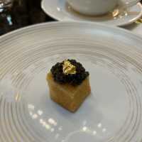 high-tea at the mall 每次行過都比佢哋啲香味吸引咗…. 