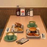 📌 jenniferseven burgershop