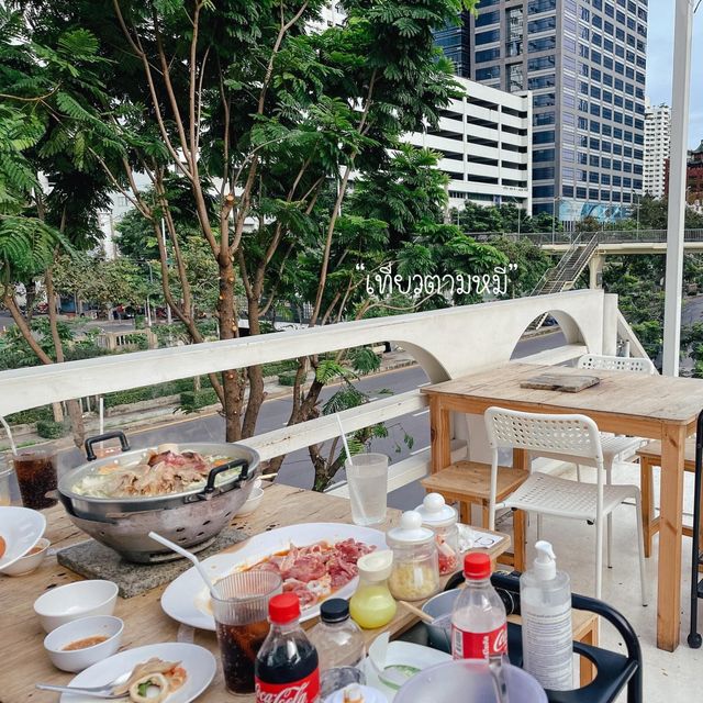 รีวิวคาเฟ่หมูกระทะย่านสีลม (ep.2)