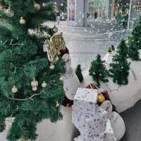 Giant Christmas Gift Box at Orchard Gateway