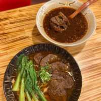 ［桃園/中壢］ 集英會牛肉麵館🐮｜中原夜市美食 超軟嫩牛肉 牛肉湯超好喝🤤 