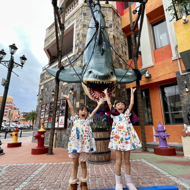 #沖繩親子無料活動 #近距離超震撼😆😆#沖繩親子行程 #超大隻鯊魚