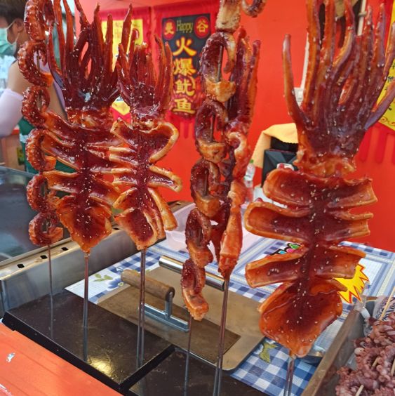 ตลาดคนเดิน เดอะวัน รัชดา(ตลาดรถไฟ)