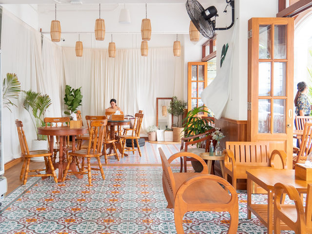 good vibes cafe in Patong Beach!