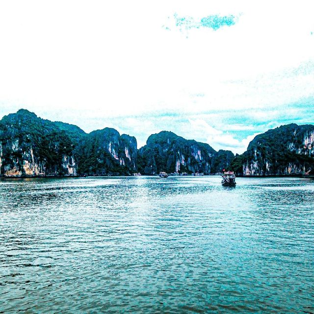 The Beautiful Islets in Ha long Bay!