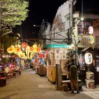 夜晚漫遊台南神農街，逛完再去吃鬍鬚忠牛肉湯