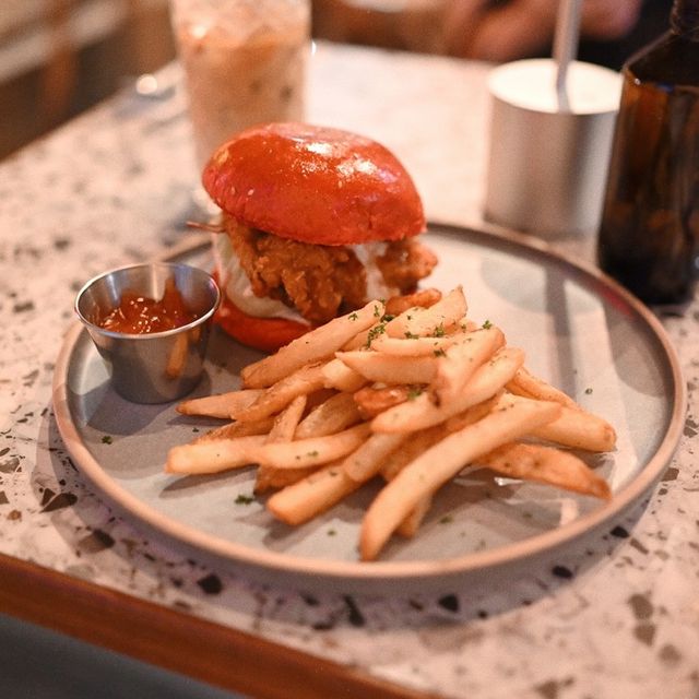 【クアラルンプール】ヤンニョムチキンバーガーが美味しい！