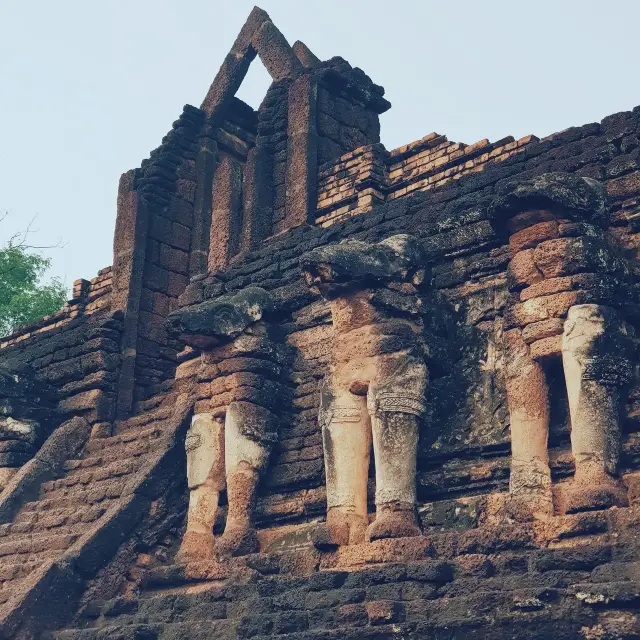 เที่ยวชมอุทยานประวัติศาสตร์กำแพงเพชร