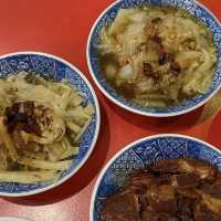 ［台北/萬華］ 小王煮瓜🥒｜2021榮獲必比登推薦美食!超好吃的黑金滷肉飯😍 