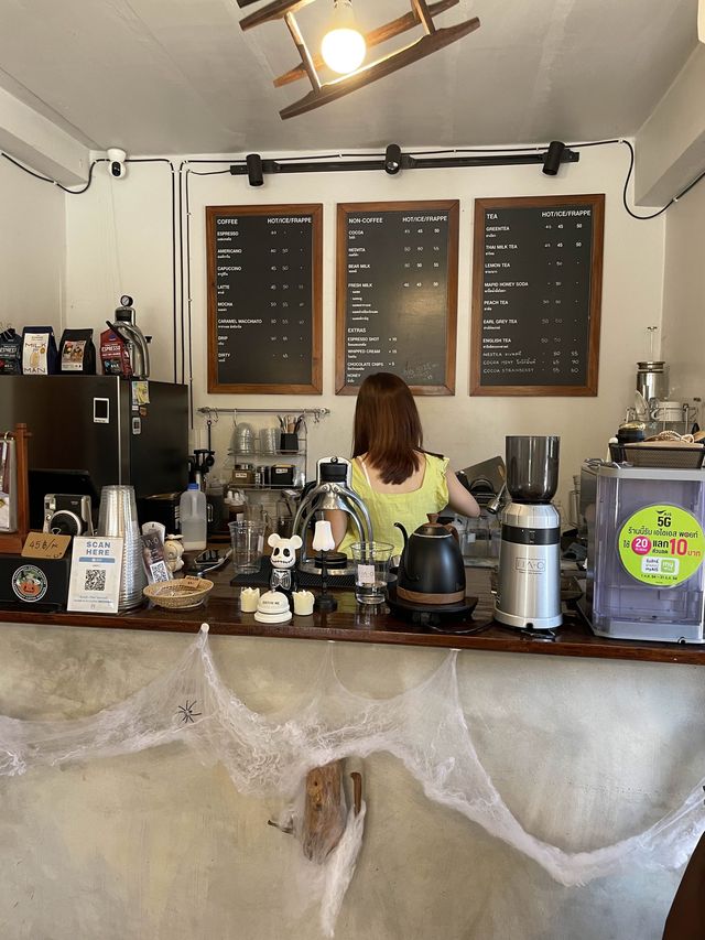 Halloween with Hao cafe