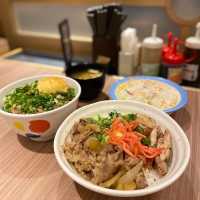［台北/西門］ 松屋 西門町店🇯🇵｜最適合上班族的平價日本丼飯 便宜又能吃到飽😍 -