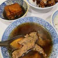 【台灣夜市之選 小王煮瓜】台北必吃魯肉飯 ｜清湯瓜仔肉湯 ｜蒜泥雞
