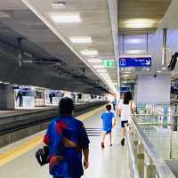 เดินทางเร็วขึ้นด้วยรถไฟฟ้าสายสีแดง | กรุงเทพ