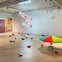 カラフルな展示の京都市京セラ美術館