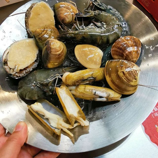 一次過吃到川菜火鍋+燒烤爐+串串燒