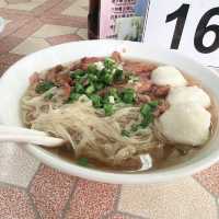 我哋幫襯左10年嘅偉記，必食牛腩+魚皮
