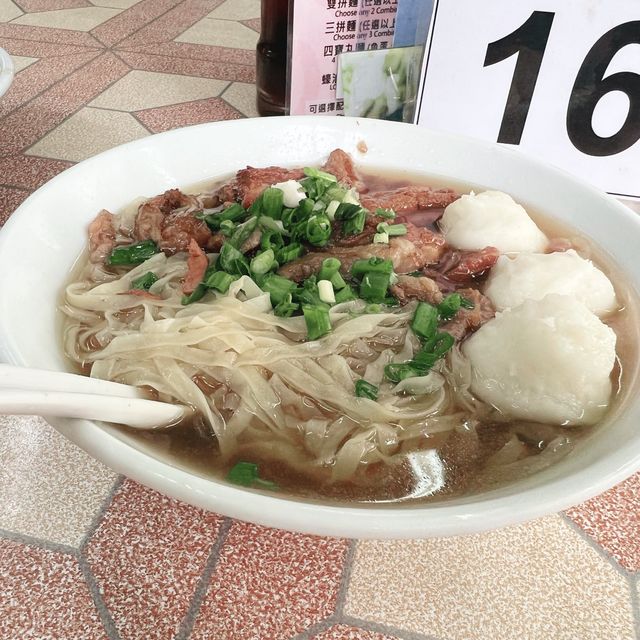我哋幫襯左10年嘅偉記，必食牛腩+魚皮