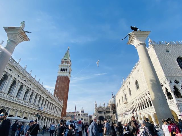 PIAZZA THAT CHARMS 🇮🇹✈️