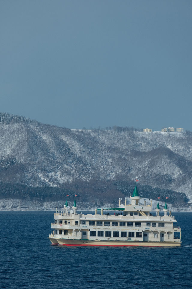 Hokkaido Lake Toya Onsen Hotel ♨️ Naonofu, a hot spring hotel overlooking snow-capped mountains and lakes.