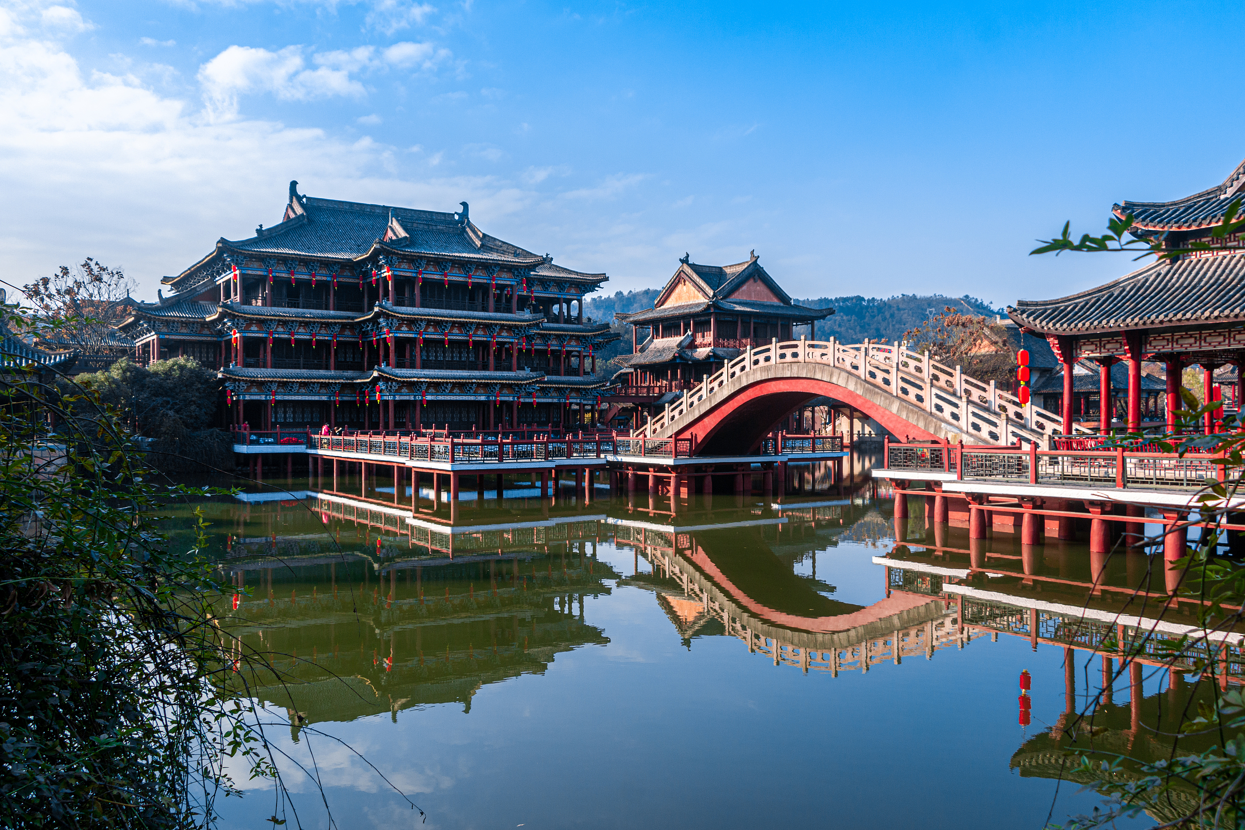 Folk Acrobatics | "Along the River During Qingming Festival" Scenic Area