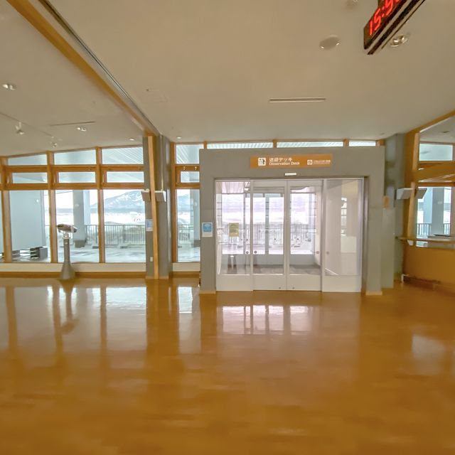 真冬の利尻空港の展望台