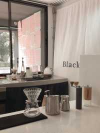 Black to Basic คาเฟ่ลำพูน