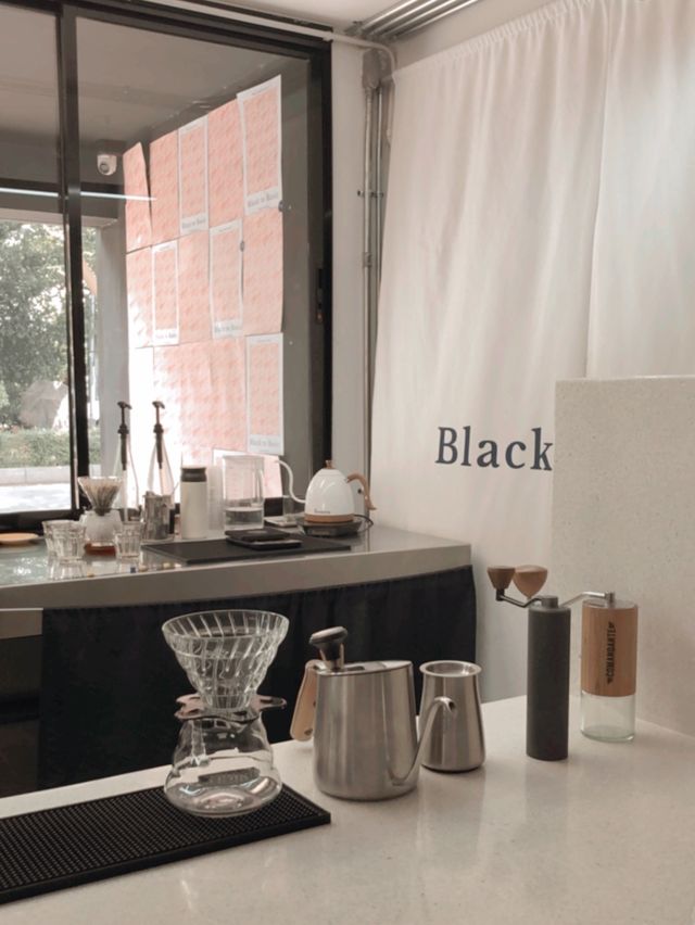 Black to Basic คาเฟ่ลำพูน