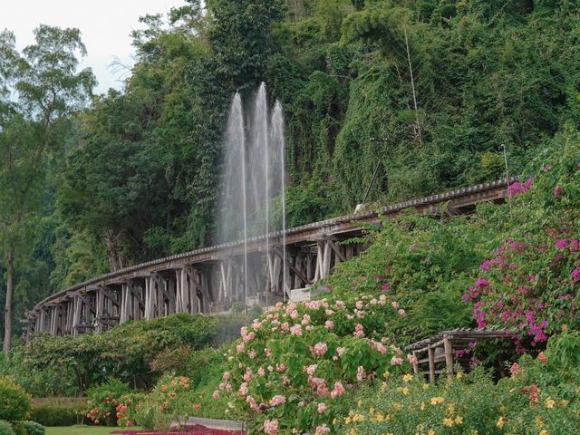 ที่พักน่ารักๆ ริมทางรถไฟ  “สวนไทรโยค รีสอร์ท”