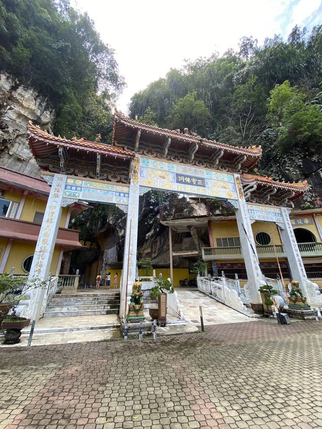  Sam Poh Tong Temple ⛩️✨