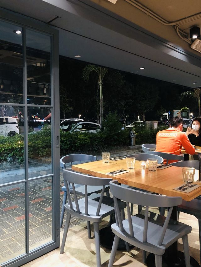 西灣河碼頭情調西餐廳