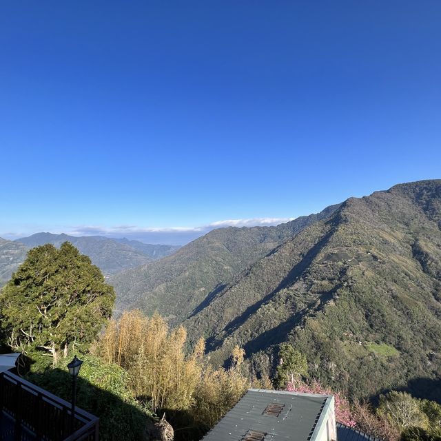 【台灣拉拉山 雲山房】 看山嵐雲霧繚繞時