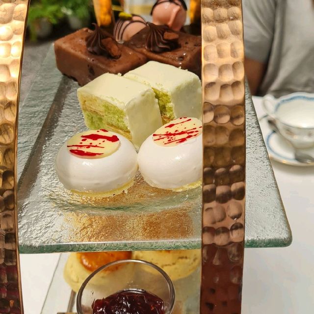 Afternoon tea @ The Majestic Hotel 