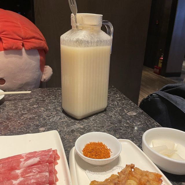 服務好到沒話說的海底撈信義店！一定要來吃看看！