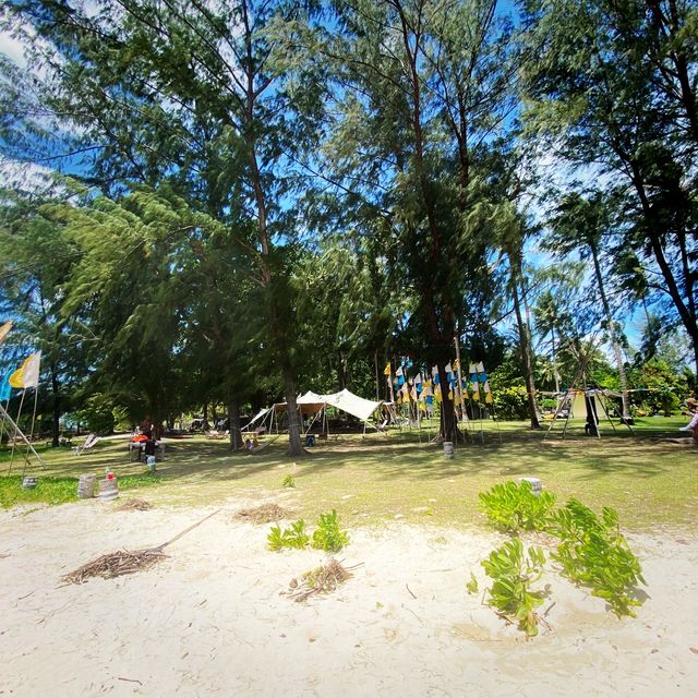 Lovely beach bar at Nina beach camp
