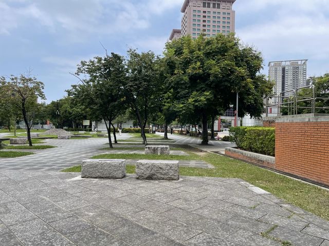 原來板橋就可以拍天空之境滑輪廣場很好逛