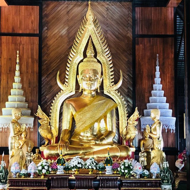 "ออกพรรษา ไหว้พระ ทำบุญ ที่เมืองอุบล"