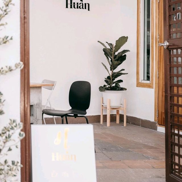 Human Cafe & Bar